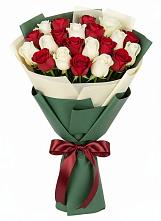Букет Микс из красных и белых роз в Данково