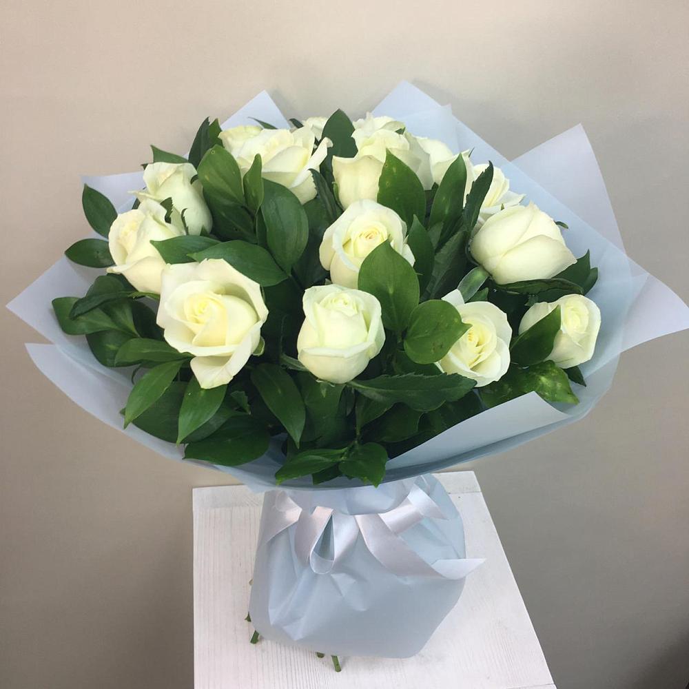 Букет 15 Белых роз Проуд в Данково