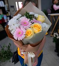 Букет цветов из:  Герберы, Розы и Хризантемы в Данково