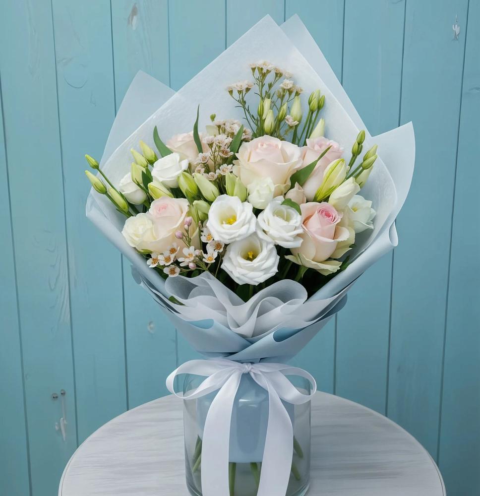 Букет цветов из: Розы и Лизиантусы в Данково