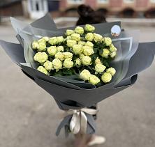 Букет Белые кустовые розы Солинеро в Данково