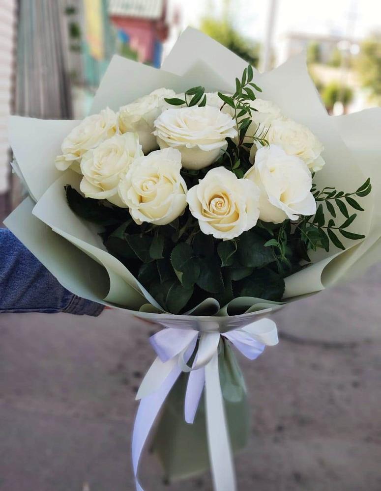 Букет Белые розы Проуд в Данково