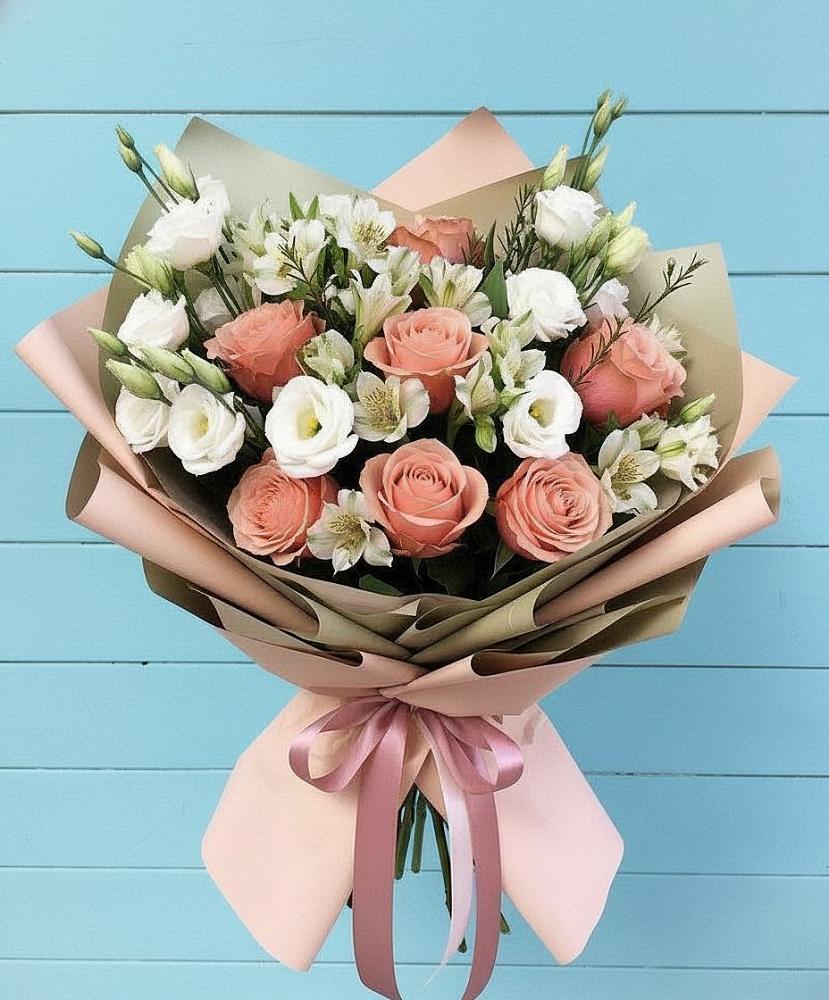 Букет цветов из: Розы, Альстромерии и Лизиантусы в Данково