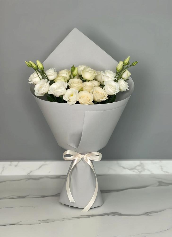 Букет цветов из: Розы и Лизиантусы в Данково