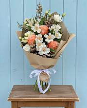 Букет цветов из:  Альстромерии, Лизиантусы, Розы и Хризантемы в Данково