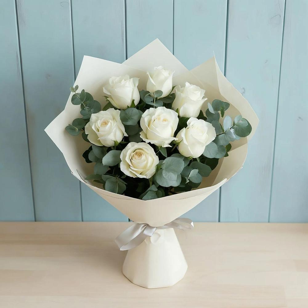 Букет Белые розы в Эвкалипте в Данково