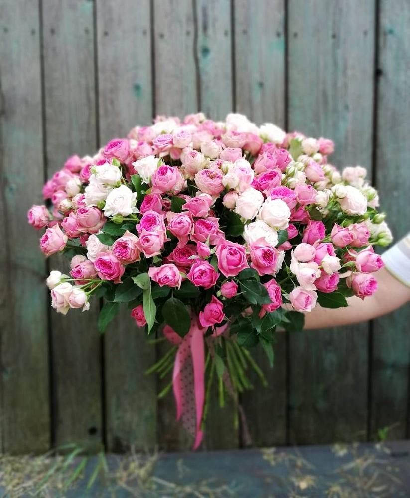 Букет Розовые кустовые розы Натали и Лав Лидия в Данково