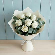 Букет Белые розы в Эвкалипте в Данково