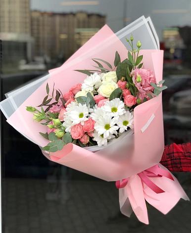 Букет цветов из: Розы, Лизиантусы и Хризантемы в Данково