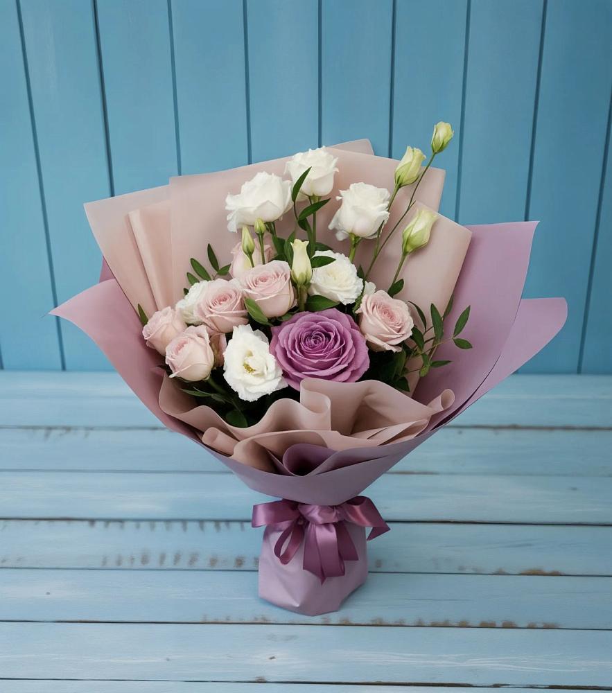 Букет цветов из: Розы и Лизиантусы в Данково